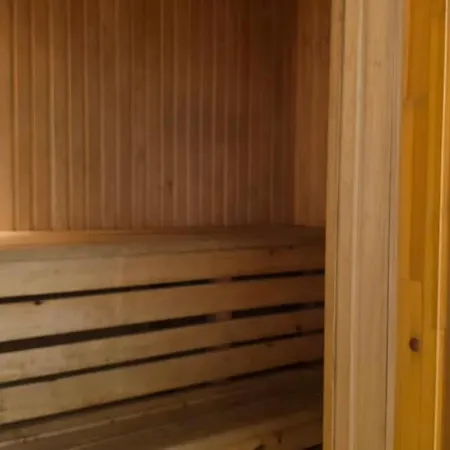 Large For 8, Balconie, Sauna, Free Parking *